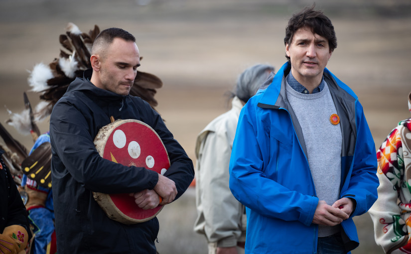 杜魯多到訪卑詩原住民社區   宣布再撥款調查寄宿學校學童墓地真相