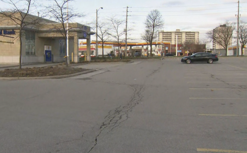 清晨停車塲發生駕車槍擊 5人中槍重傷