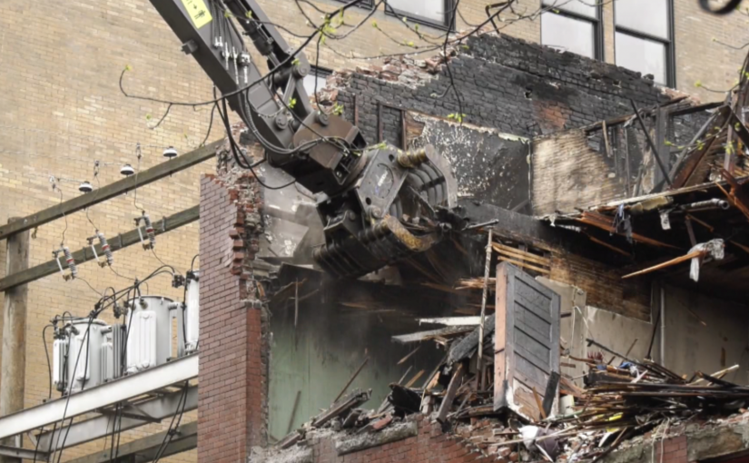 溫市煤氣鎮燒毀建築拆除時發現一具屍體