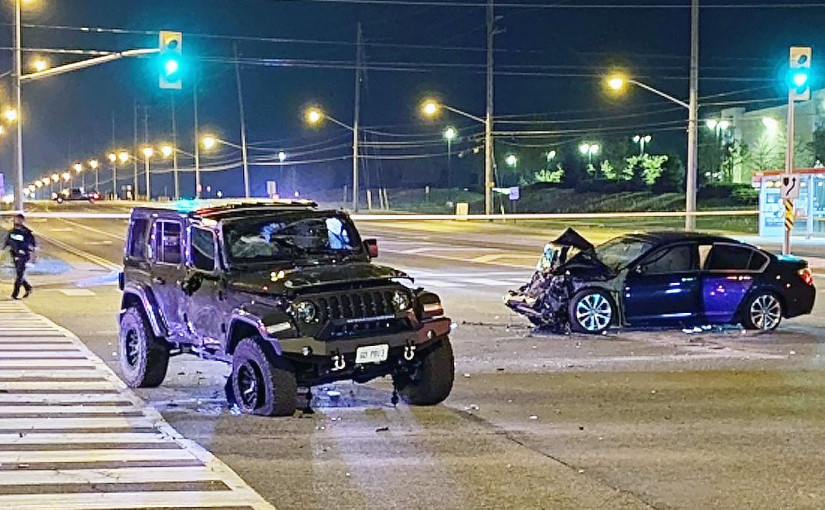 皮爾區十字路口2車相撞 女乘客受重傷
