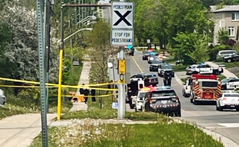 警員小學附近開槍射死1名男子 據稱有人持步槍走上街