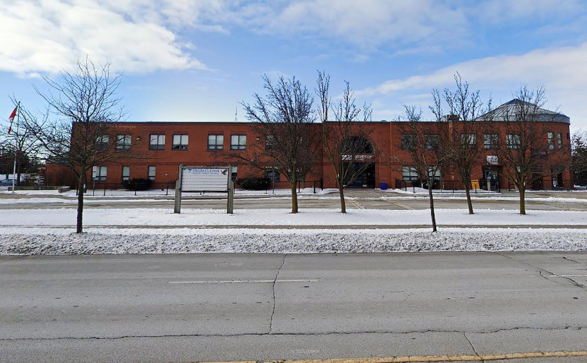 發現校外有人持斧頭 警方將賓頓市一學校封鎖