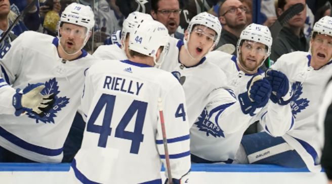 NHL季後賽 楓葉隊5：2擊敗閃電隊 場數領先2：1