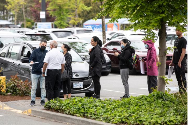 大溫護照辦事處排隊情況嚴重 有人第三次到辦事處排隊