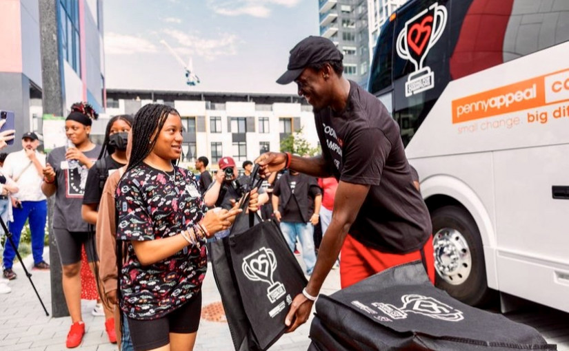 猛龍西亞卡姆善心爆棚   150台筆記本電腦贈學生