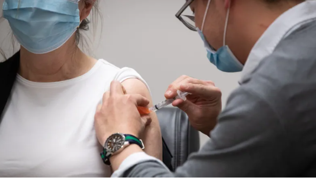 文件顯示 有卑詩省民在接種新冠疫苗後出現嚴重反應