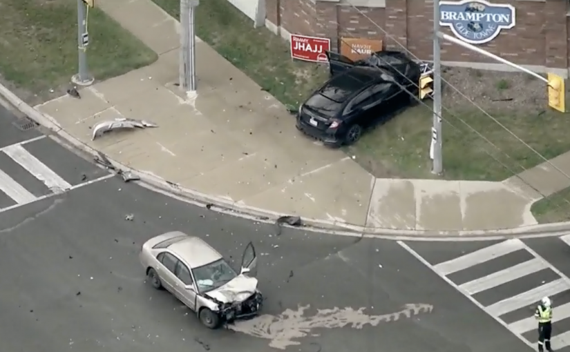 兩車十字路口相撞 女子死亡