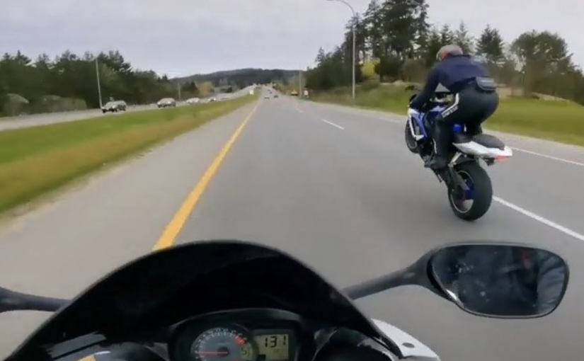 薩尼治警方尋三名街頭非法賽車電單車騎士