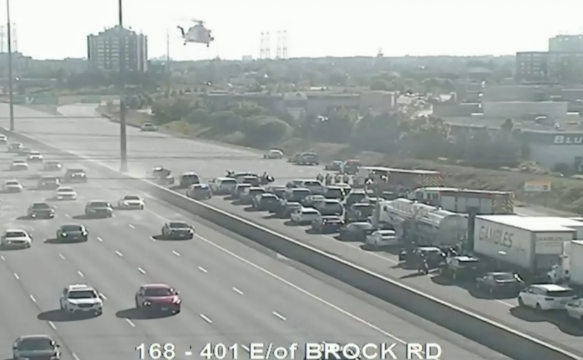 鐵騎士高速公路穿插超車出車禍 生命危殆