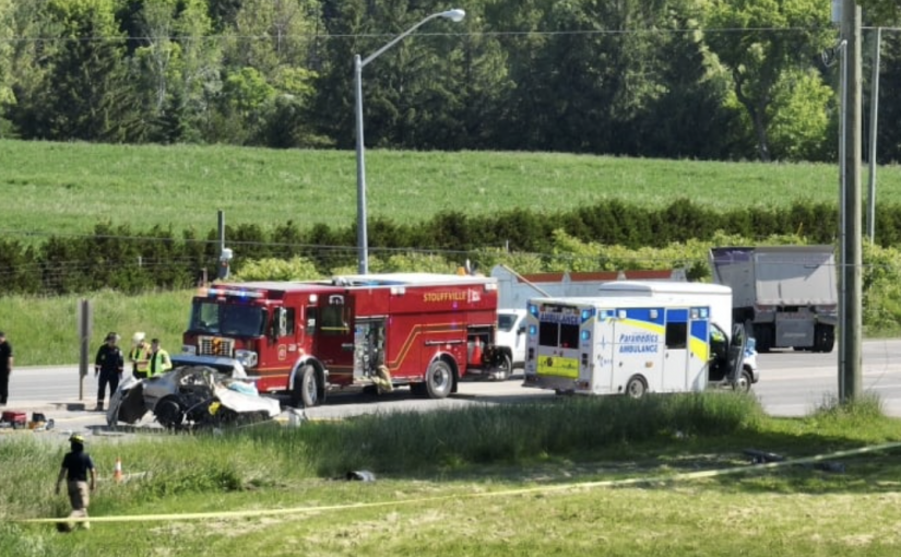 小汽車撞貨櫃車 兩人死亡