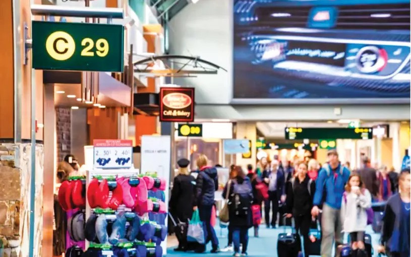 皇家騎警在機場樂於助人