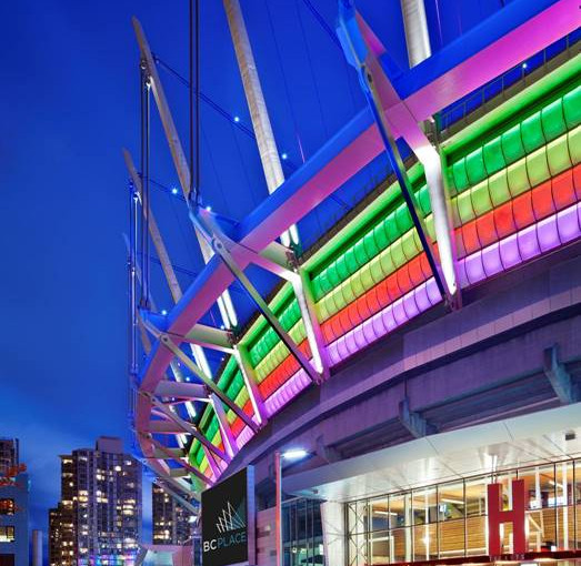 卑詩體育館將於6月用五彩色紙燈飾慶祝節日