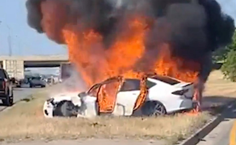 【有片】汽車着火多人合力救出司機 警方表揚英勇行為