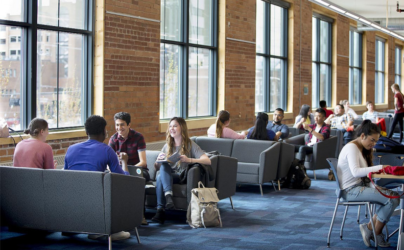 省府呼籲大專院校遵從安省疫情規定 不應自行制定政策