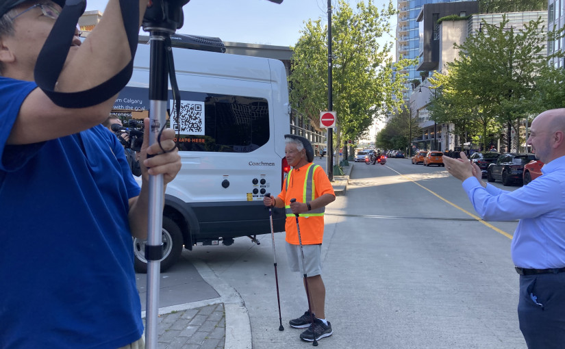 8旬翁亞省步行1100公里來溫  為抗癌組織籌逾50萬