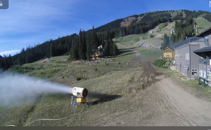 為抵禦山火 卑詩度假村動用人工造雪機