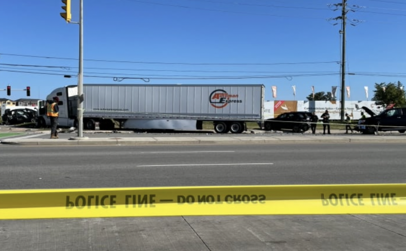 【更新】貨櫃車和10輛汽車相撞 1名女子死亡15人受傷