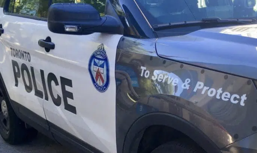 男子持刀欲劫內有嬰兒汽車 路人見義勇為救下