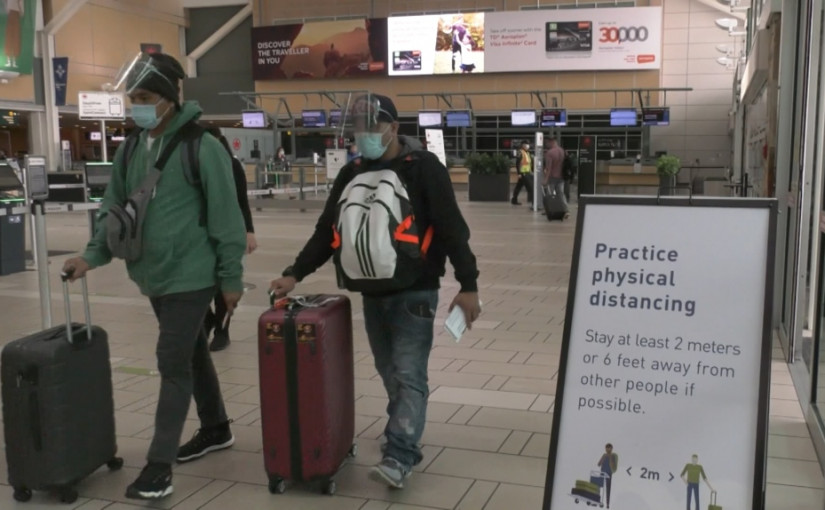 文件顯示 加拿大的航空公司和鐵路營運商免除了1,700名旅客的疫苗接種要求