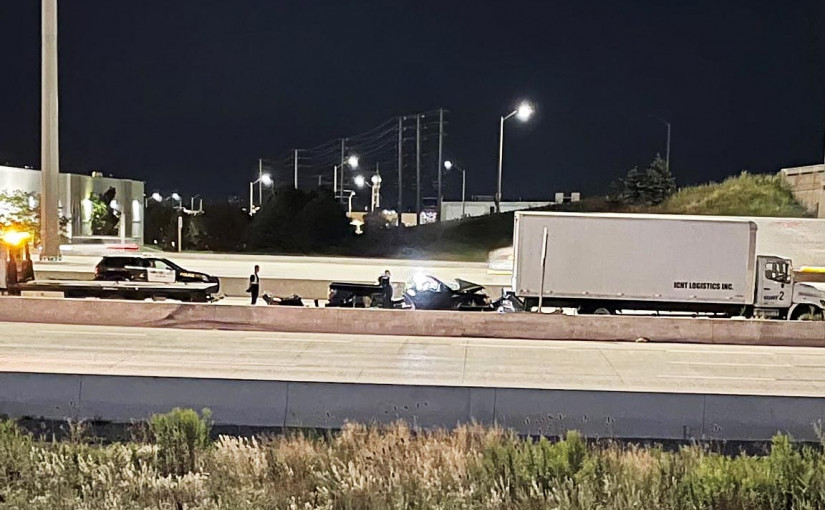 輕型貨車追尾撞上前方貨櫃車 司機被困重傷危殆