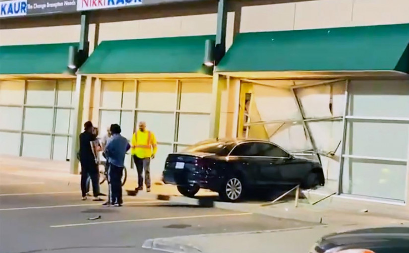 【有片】汽車衝入賓頓市市長候選人辦公室 警方稱無可疑