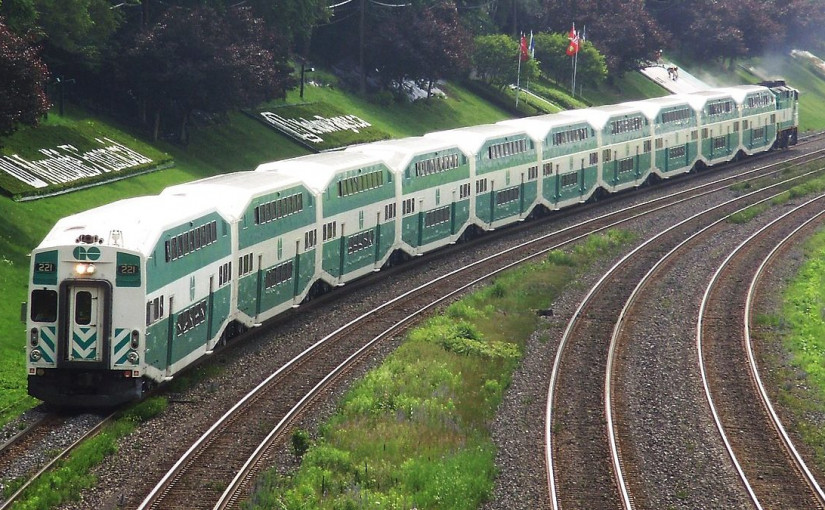 GO火車軌道發生死亡事件 數百乘客被困擁擠列車長達三小時