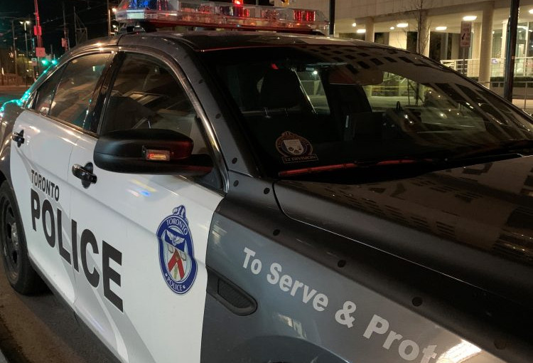 多倫多兩車相撞 涉事男司機不顧而去