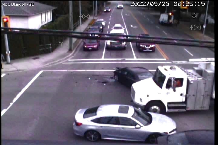 列市2號路口  上午尖峰時刻發生撞車