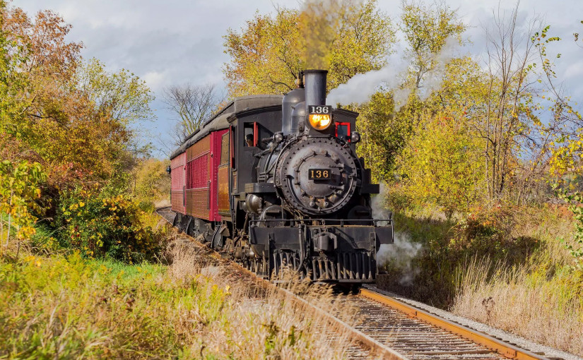 多倫多復古蒸汽火車帶你沿途欣賞秋天楓葉
