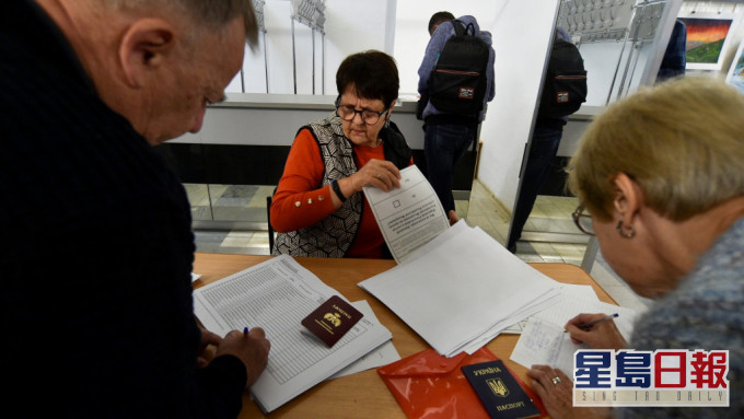 俄烏局勢│美及G7表明不承認入俄公投 拜登揚言要俄付出沉重經濟代價