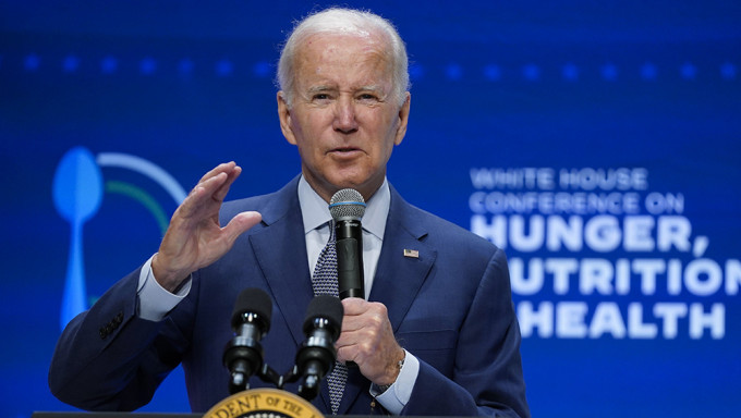 拜登演講又鬧出尷尬找已故議員 網民指白宮解釋很牽強