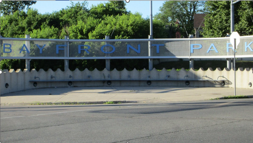 汽車墜入咸美頓湖水   車上男子獲救