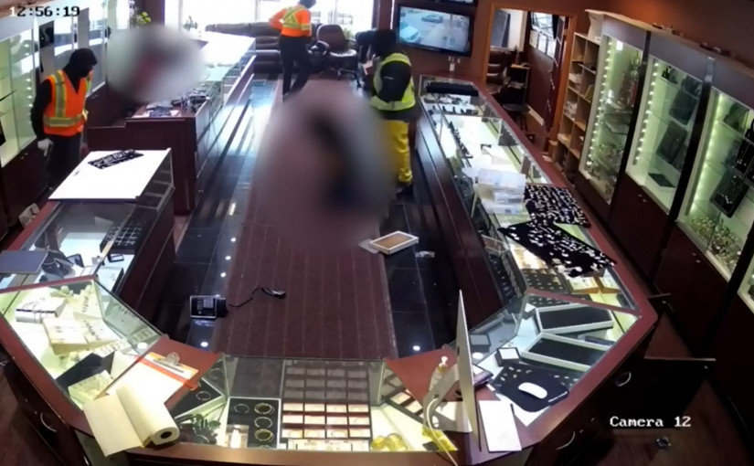 警方發布暴力搶劫珠寶案視頻  呼籲民眾助緝3疑犯