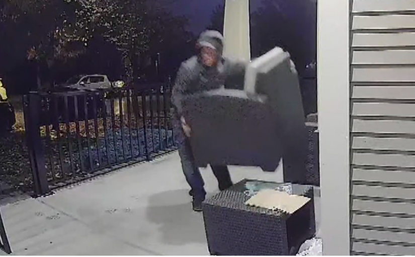 【有片】開來大卡車這麼淡定「搬家」？不！是進賊了