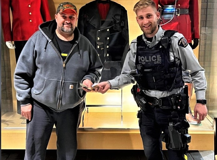 高貴林RCMP成功將大筆現金物歸原主