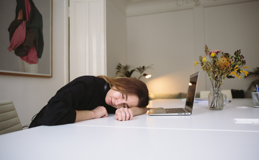 睡眠｜午睡健康又不易肥？ 醫生揭1個睡眠習慣最傷身