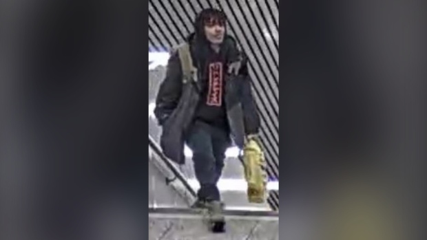 16歲少年巴士上被刺傷 警方公布男嫌犯圖像