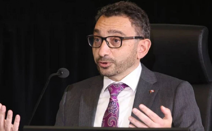 疫後航班大亂乘客叫苦  交通部召緊急會議