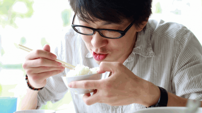 中風｜吃飯吃太快易肥易中風？ 6大飲食壞習慣恐致慢性病