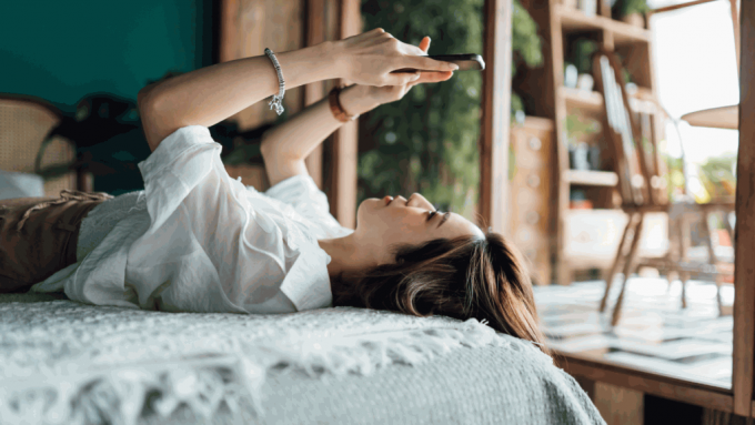 抑鬱｜7個香港人有1個患心理病 經常躺床易抑鬱 專家教5招改善