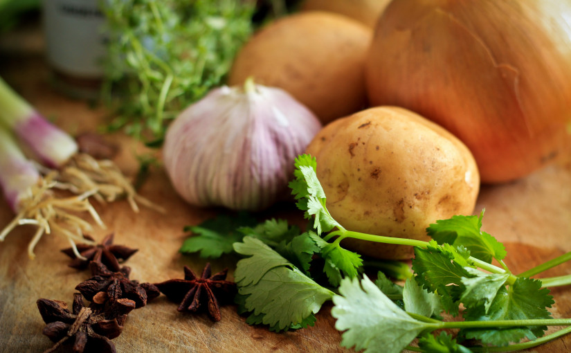 減肥｜薯仔栗子洋蔥都係澱粉質 營養師列13種澱粉蔬菜：5粒栗子等於半碗飯