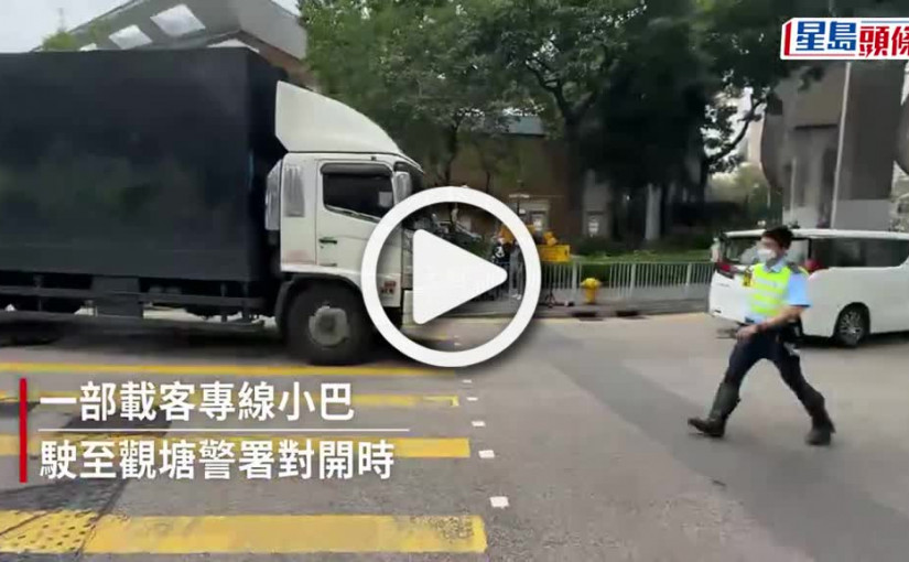 (視頻)觀塘警署對開小巴失控撞路牌 司機暈倒被困共12人傷