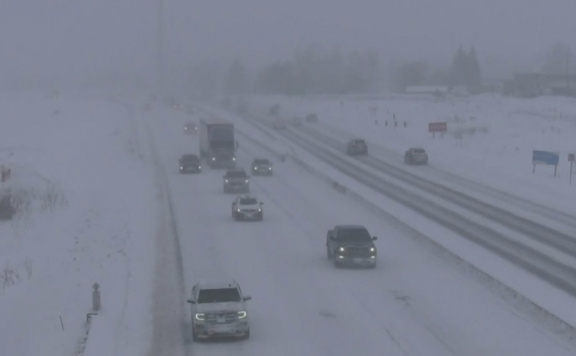 【更新】安省大雪能見度近乎零  400號公路發生十多輛車撞車意外