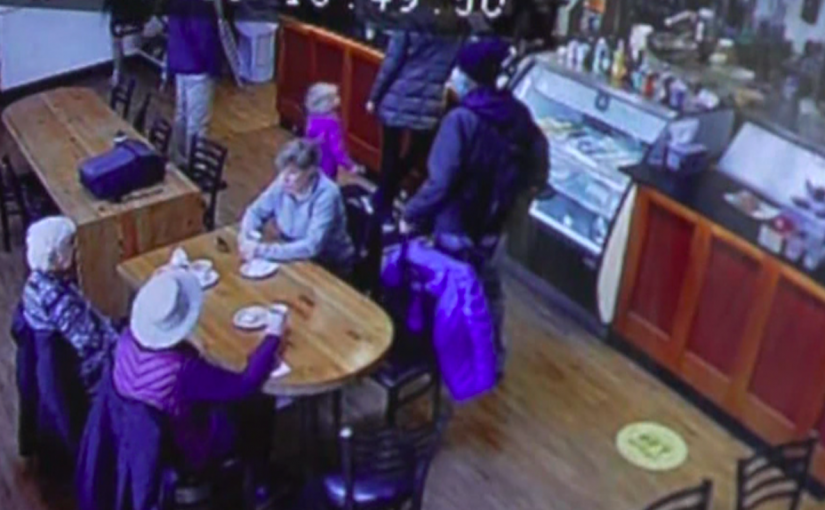 溫哥華固蘭湖島咖啡店稱有賊  專偷老婦人錢包