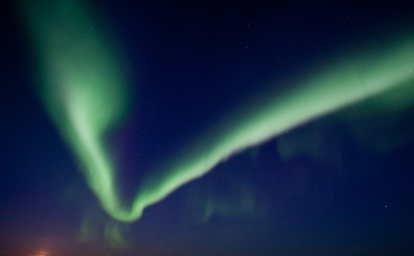 兩機繞圈呈獻北極光奇景     乘客倍添遊興