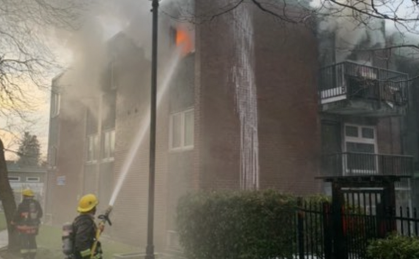 今晨溫東大火 一戶公寓被燒毀