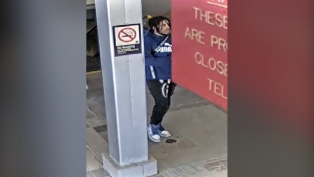 男子揮瓶毆打地鐵乘客    警方發照片緝拿嫌人