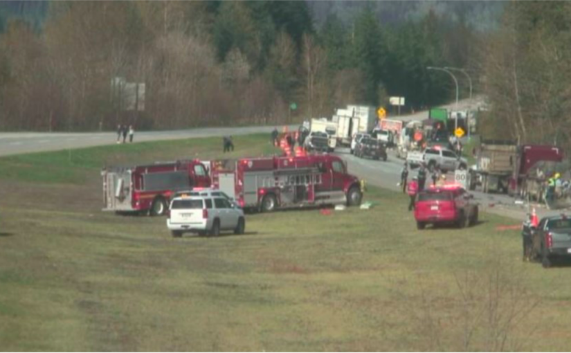 卑詩1號公路3車連環撞  貨車司機當場喪命