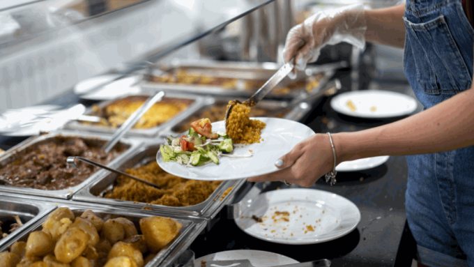 不只澱粉質易致肥食菜也中招？ 營養師揭自助餐4大高脂陷阱