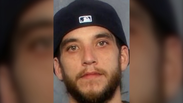 【更新】兩男子市府機構外發生爭執一人被刺亡 死者身分確認